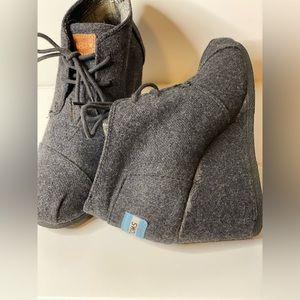 Toms Lace-up Gray Woolish/Flannel Wedge Booties. Size 7